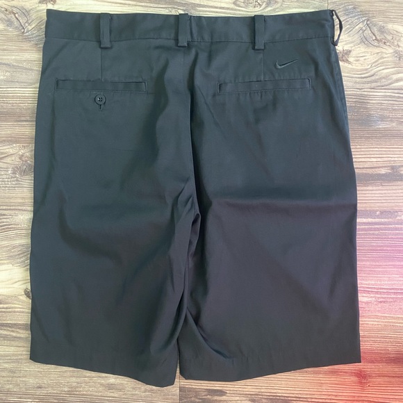 Nike Golf Shorts - Picture 2 of 3